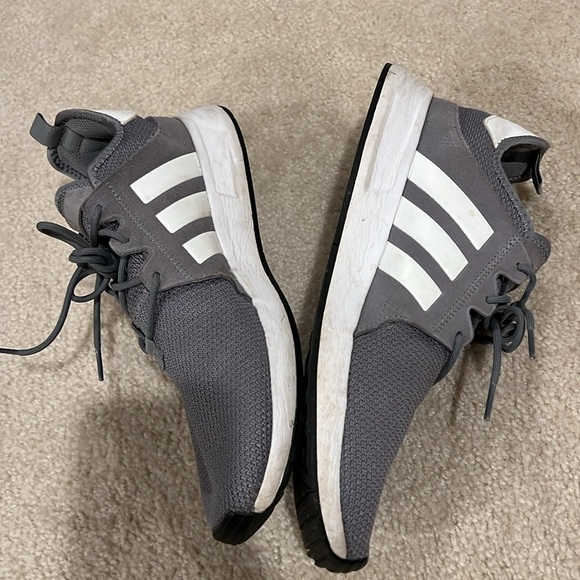 Adidas men’s gray shoes 11.5 size - Picture 3 of 3